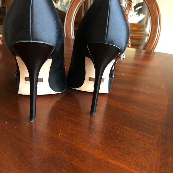 Shoes - Picture 3 of 4